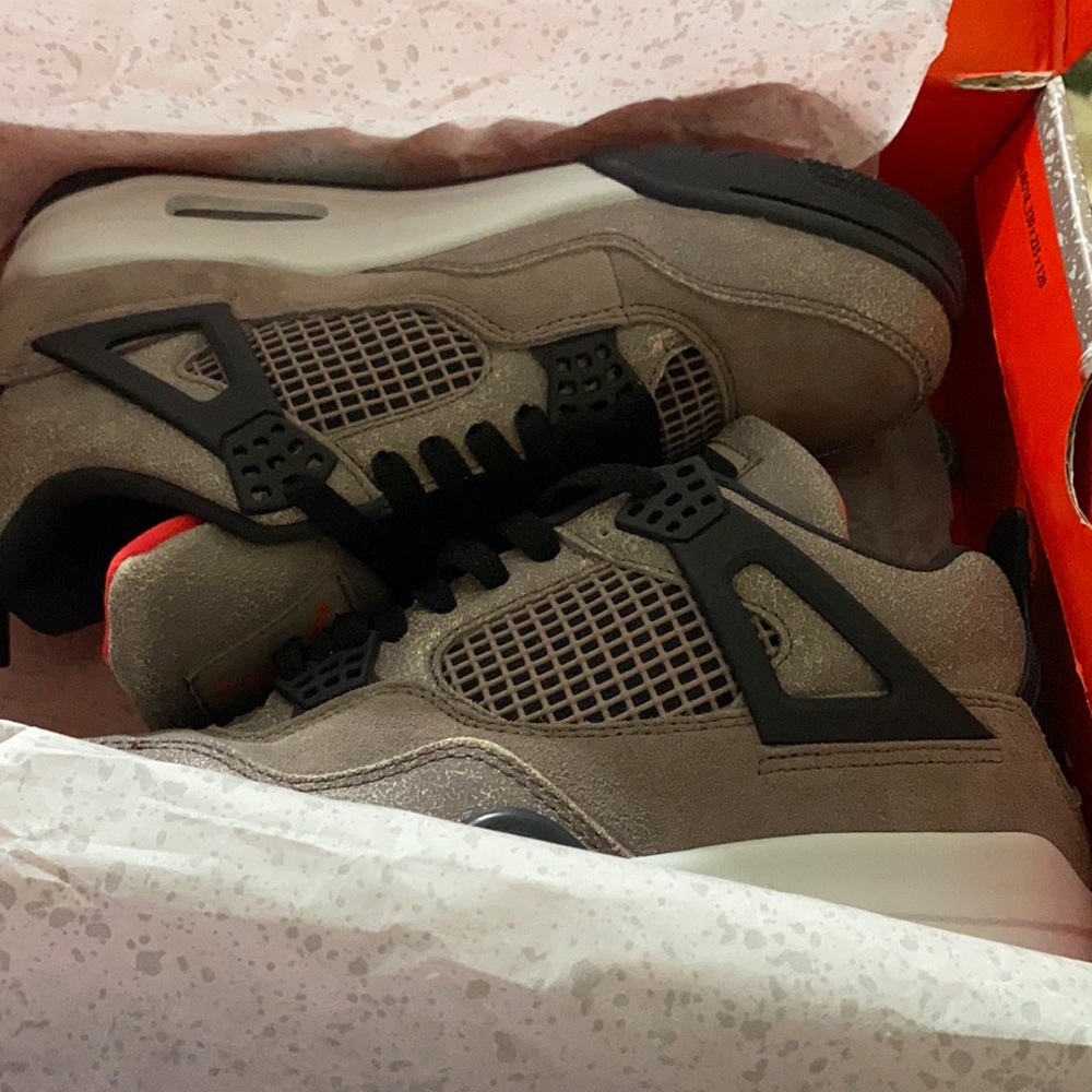 Taupe 4s 6.5Y